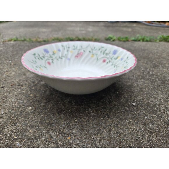 Johnson Brothers Summer Chintz 8 1/4" Open Vegetable Bowl - Picture 2 of 3